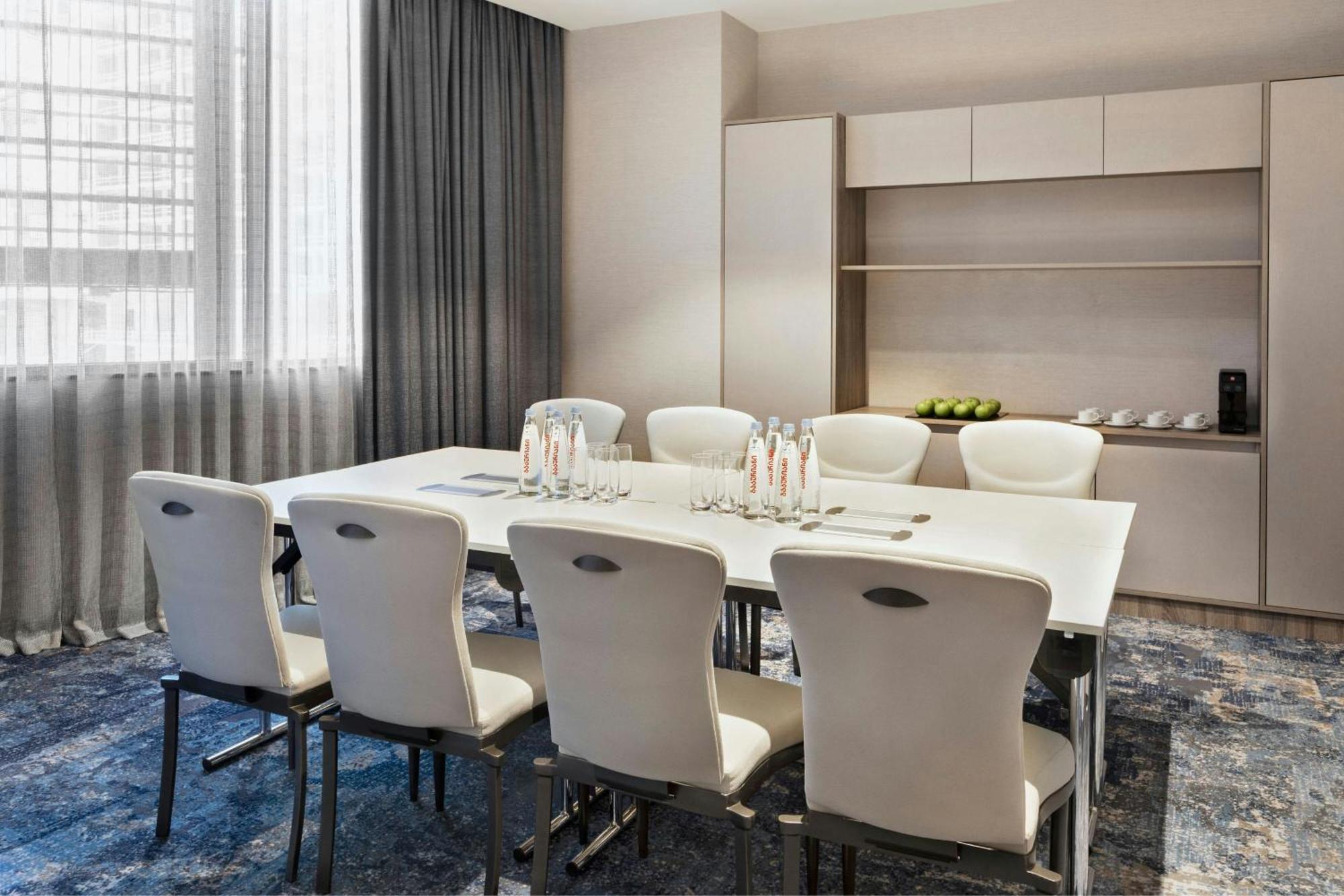 Courtyard By Marriott Batumi Hotell Exteriör bild