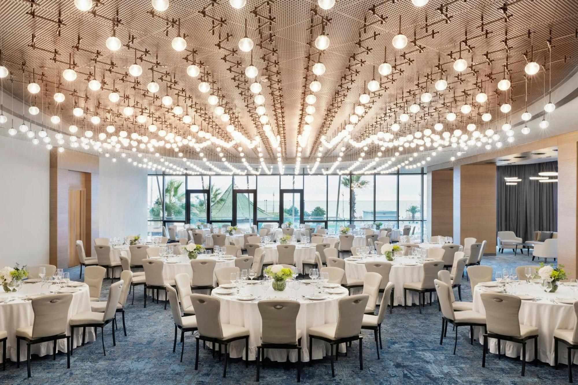 Courtyard By Marriott Batumi Hotell Exteriör bild