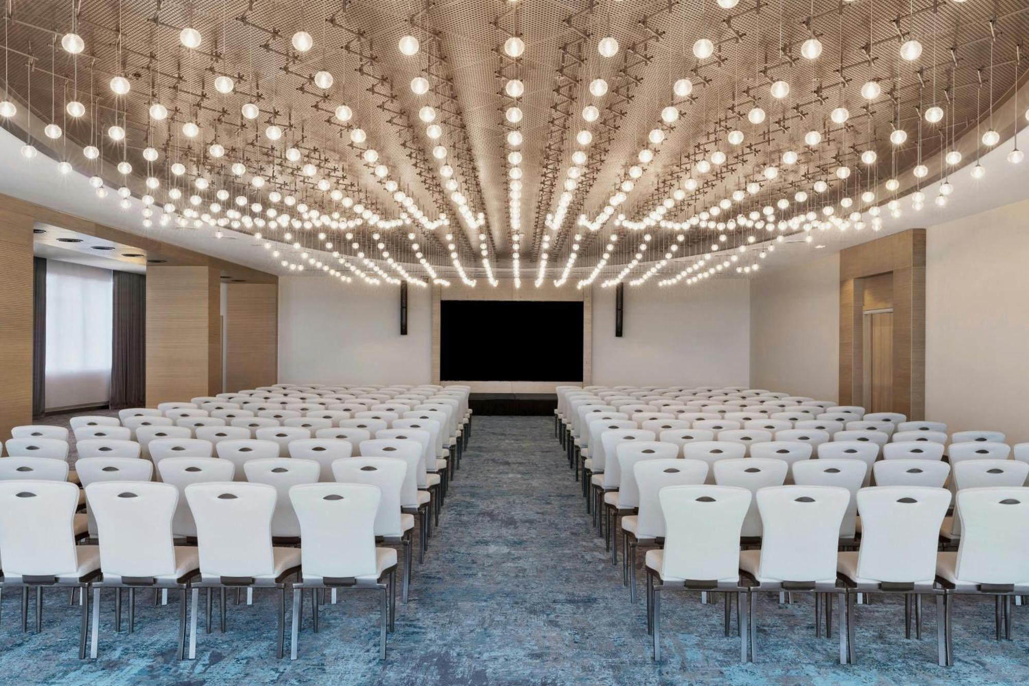 Courtyard By Marriott Batumi Hotell Exteriör bild