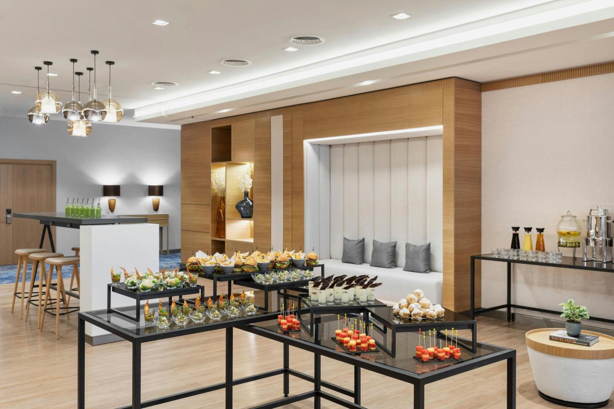 Courtyard By Marriott Batumi Hotell Exteriör bild