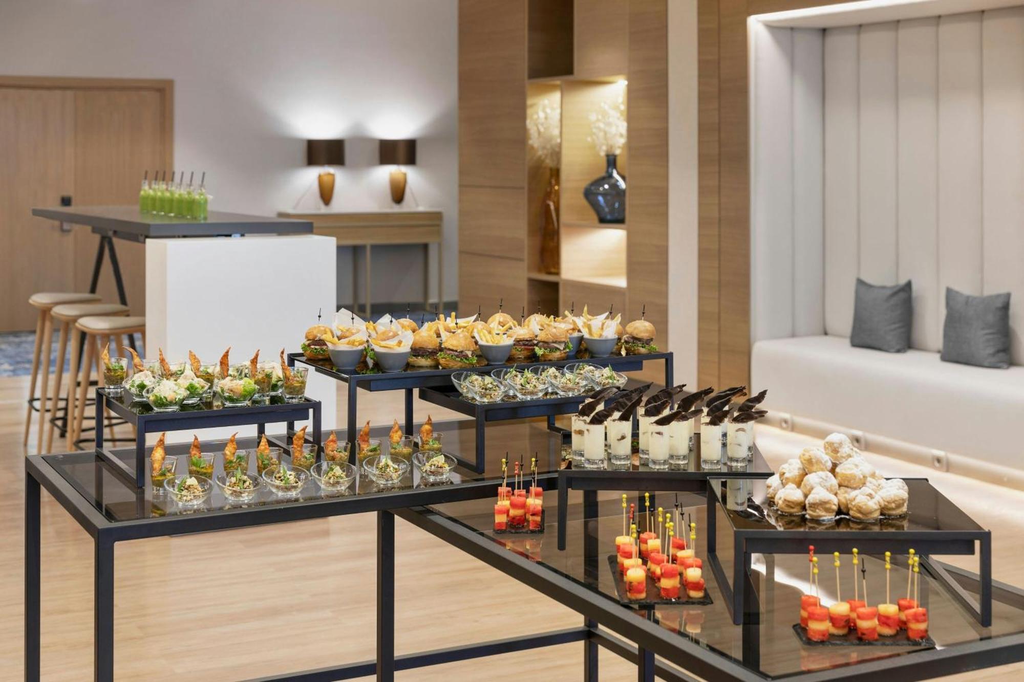 Courtyard By Marriott Batumi Hotell Exteriör bild