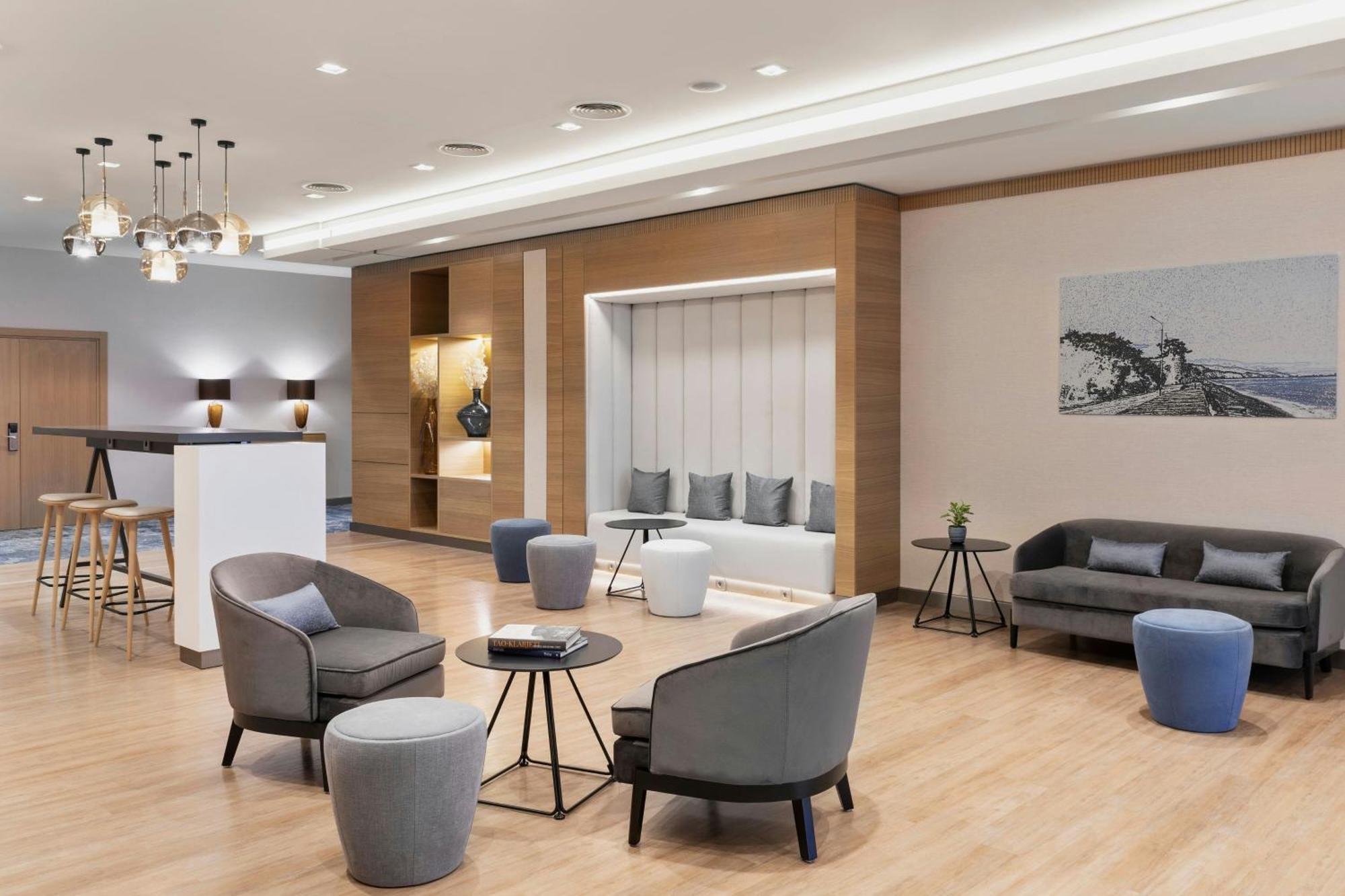 Courtyard By Marriott Batumi Hotell Exteriör bild