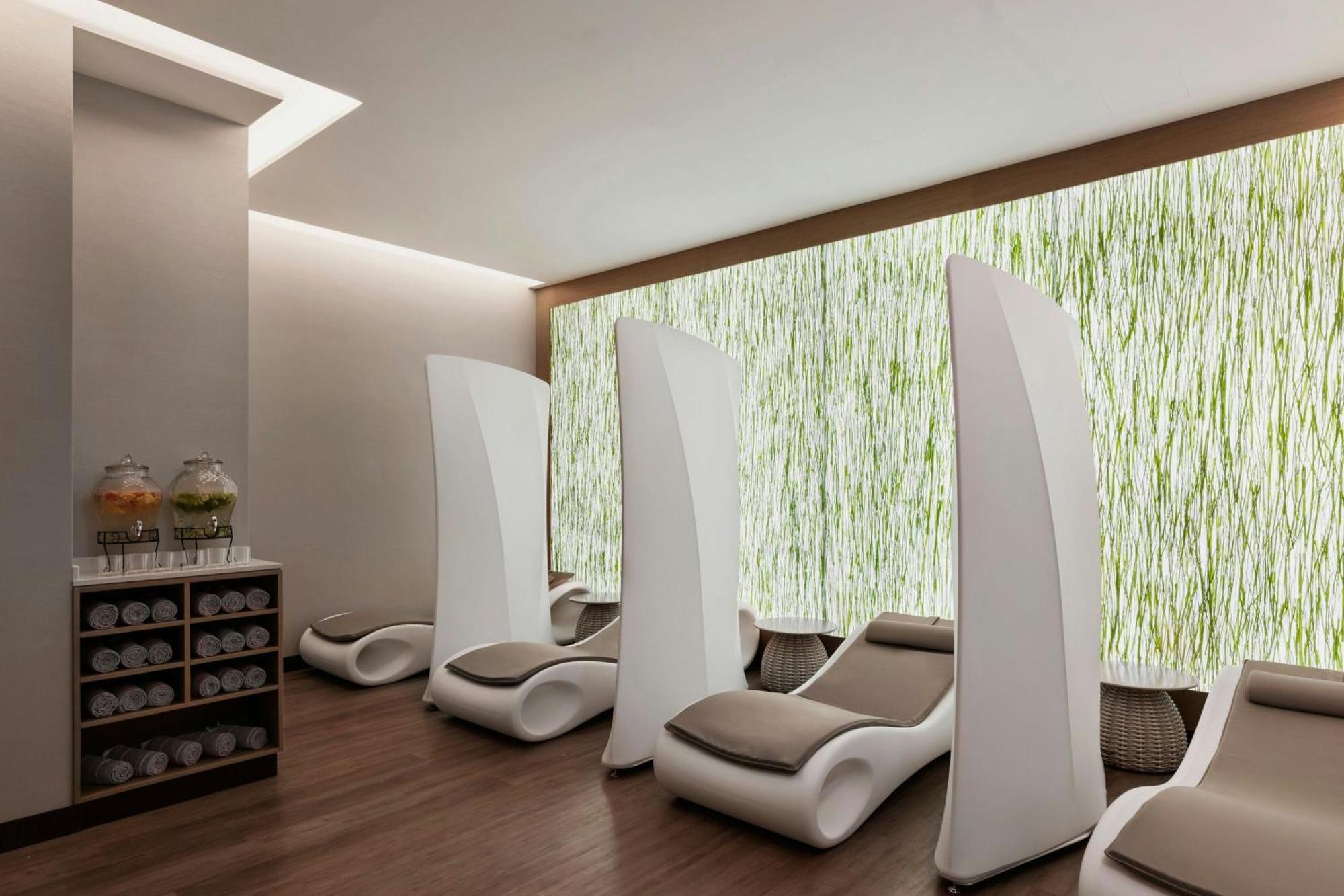 Courtyard By Marriott Batumi Hotell Exteriör bild