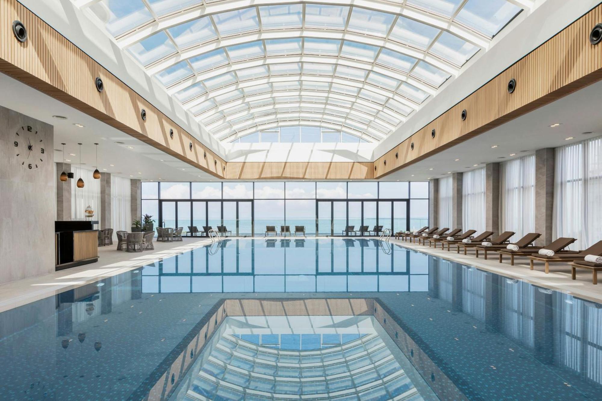 Courtyard By Marriott Batumi Hotell Exteriör bild
