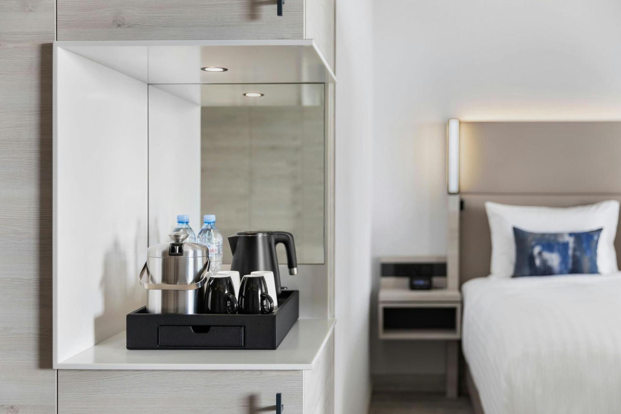 Courtyard By Marriott Batumi Hotell Exteriör bild