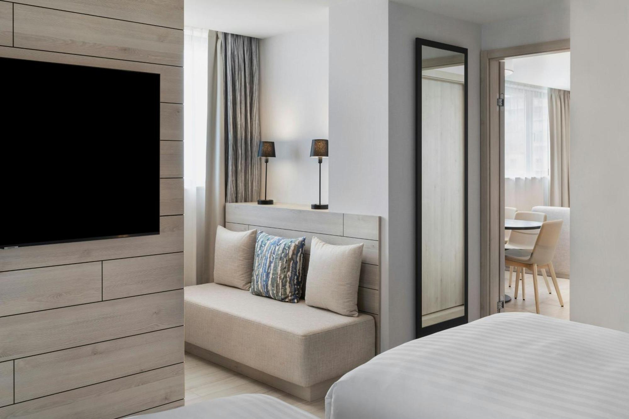 Courtyard By Marriott Batumi Hotell Exteriör bild