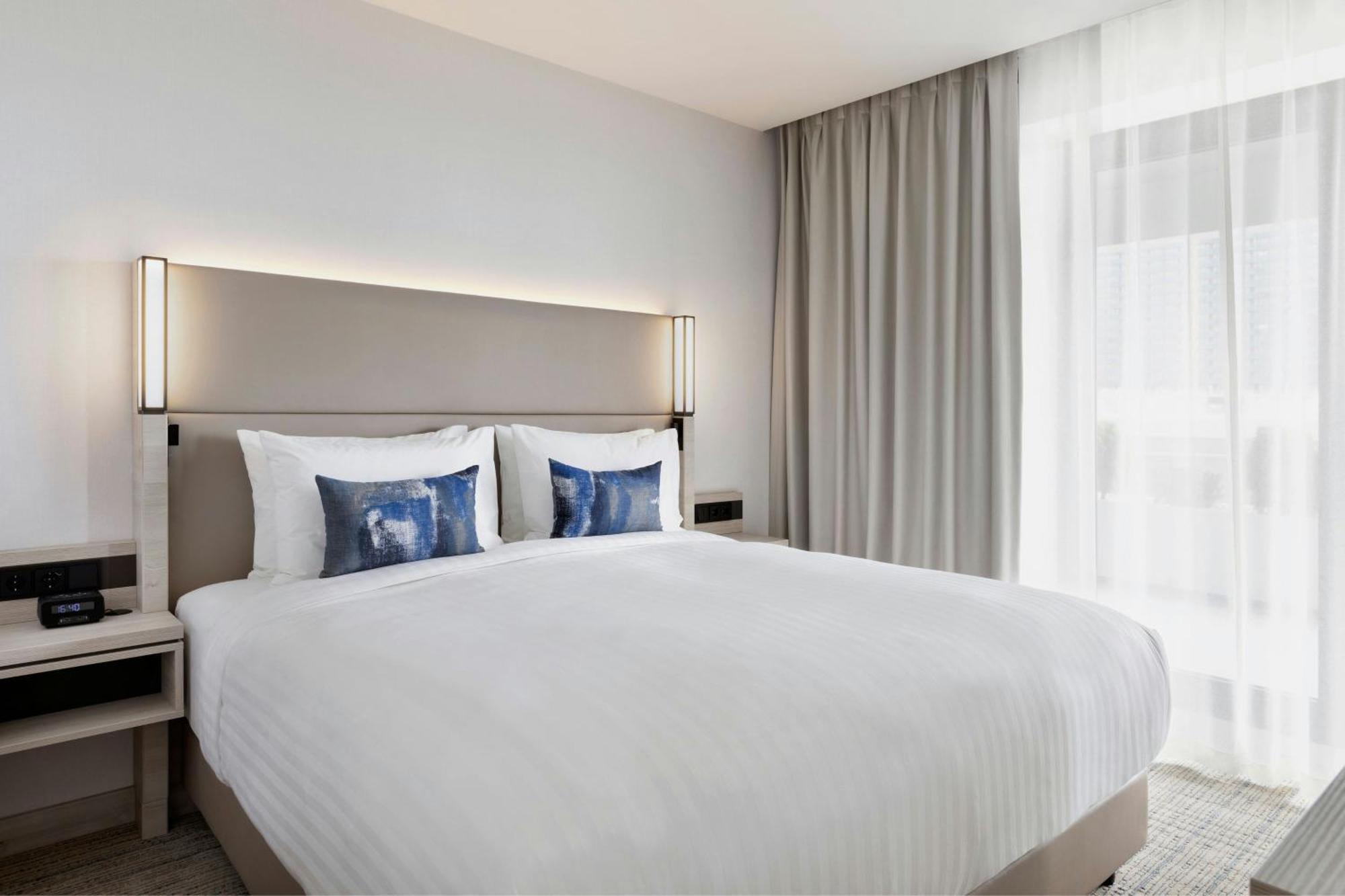 Courtyard By Marriott Batumi Hotell Exteriör bild