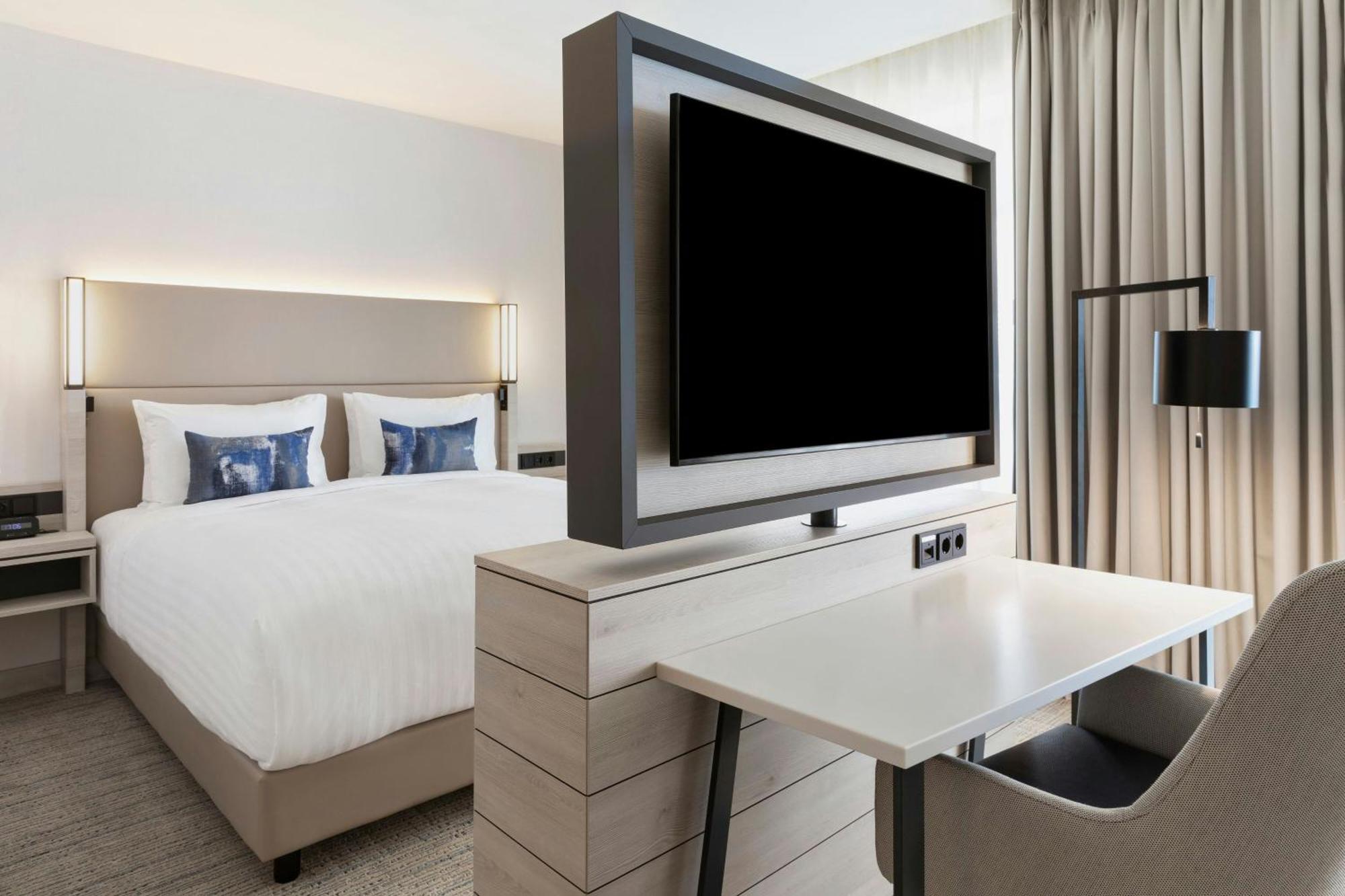 Courtyard By Marriott Batumi Hotell Exteriör bild