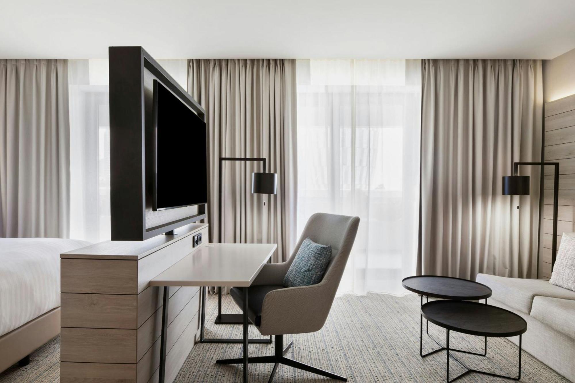Courtyard By Marriott Batumi Hotell Exteriör bild