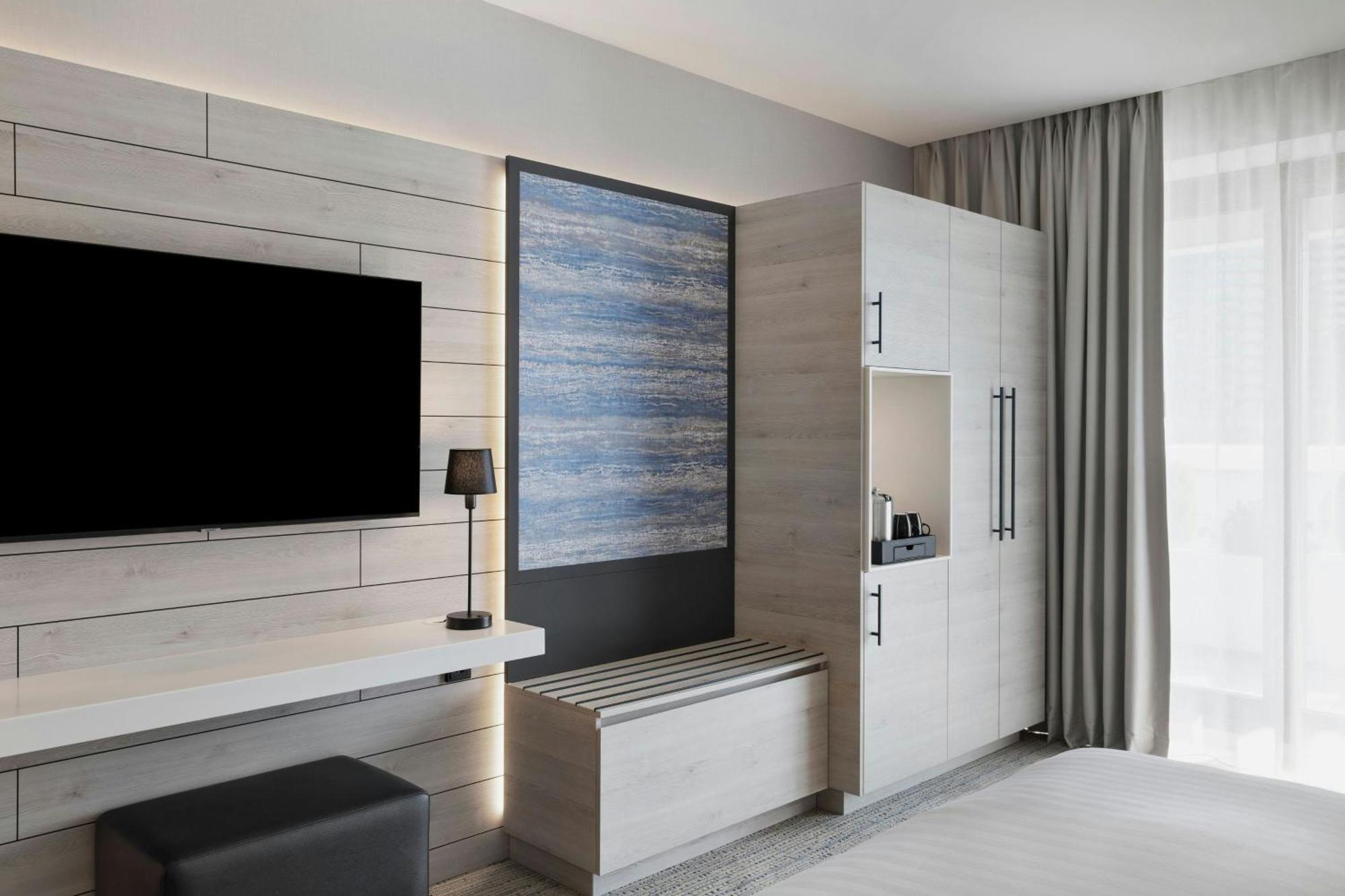 Courtyard By Marriott Batumi Hotell Exteriör bild